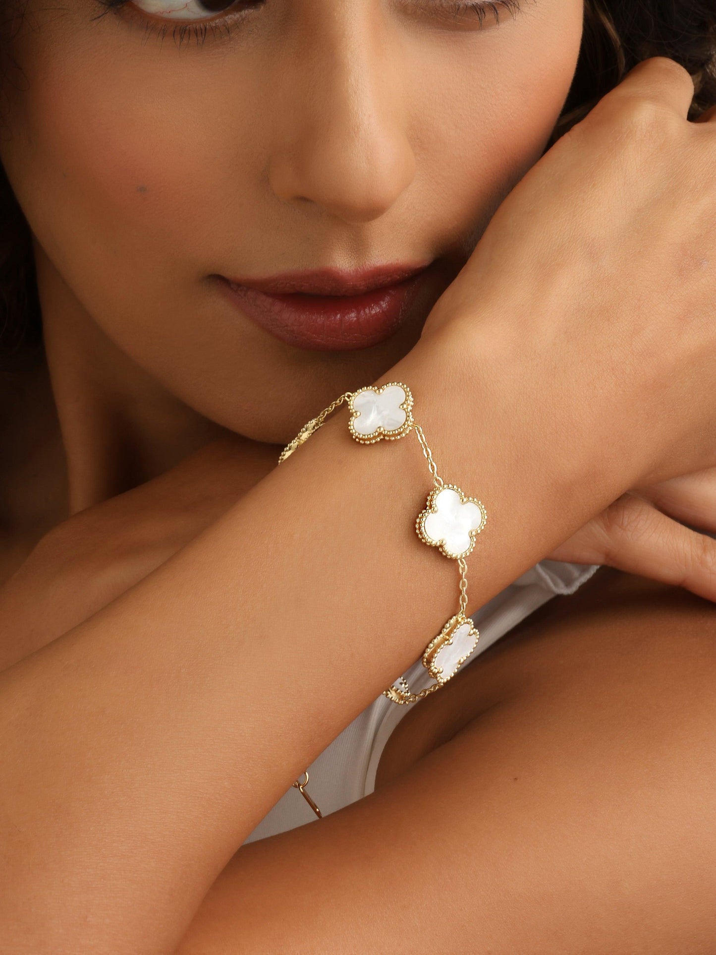 NAVIORA™ 18K Gold Plated Anti Tarnish Clover Bracelet for Women
